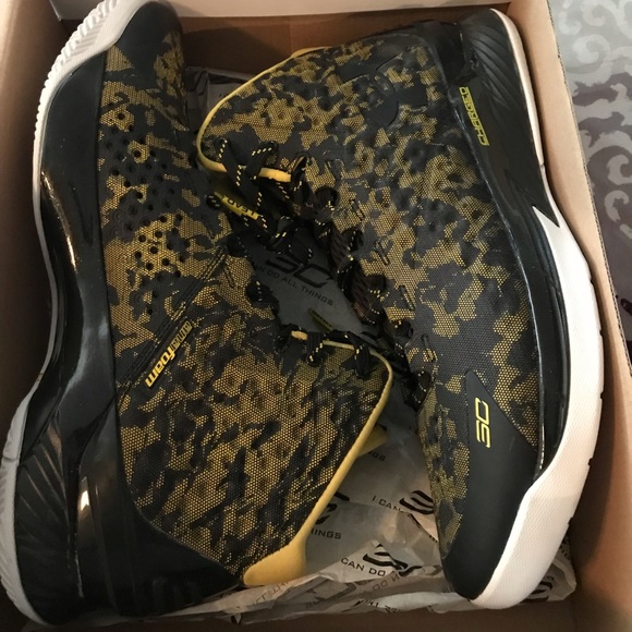 Curry 1 New in Box taxi yellow size 13